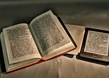 3 Kelebihan Buku Fisik Dibanding E-book