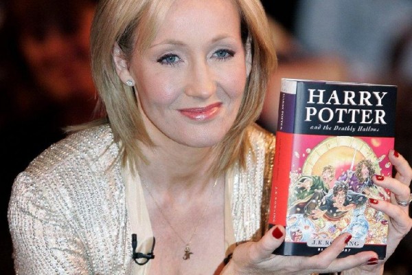 JK Rowling dan Novel Harry Potter (Foto: idntimes.com/Jakarta Book Review)