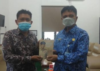 DKPUS Babel Terima Buku Kenang Hanandjoeddin