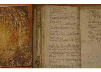 4 Buku Bersampulkan Kulit Manusia