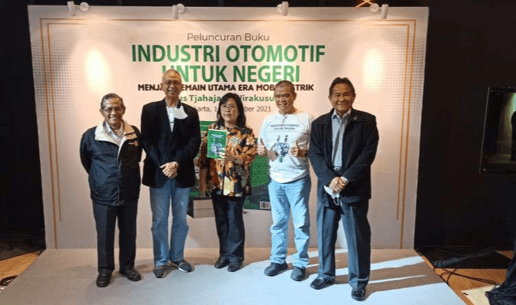 Buku Kupas Tuntas Industri Otomotis Resmi Rilis. (Foto: antaranew.com/Jakarta Book Review)