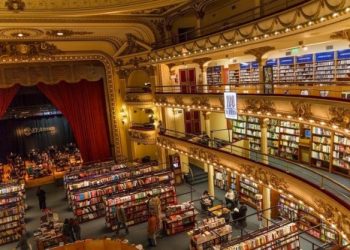 7 Toko Buku yang Berlokasi Unik