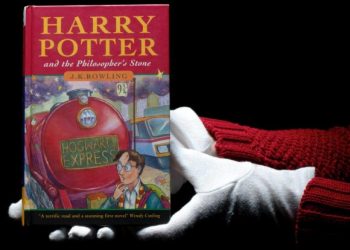 Novel Harry Potter Edisi Pertama Terjual Fantastis