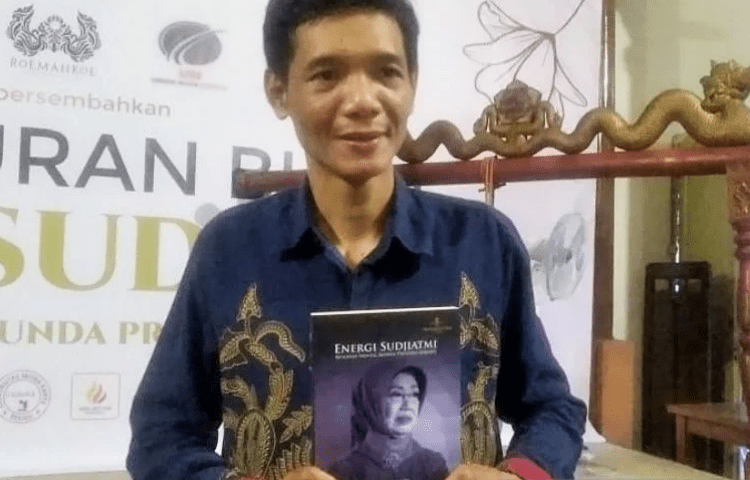 Yayasan Indonesia Sentris Rilis Buku Tentang Ibu Jokowi