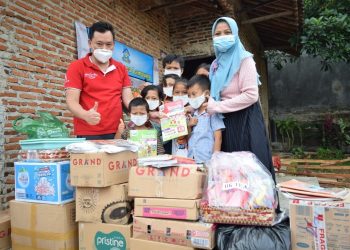 HUT 12 Novotel Lampung Gelas Donasi Buku