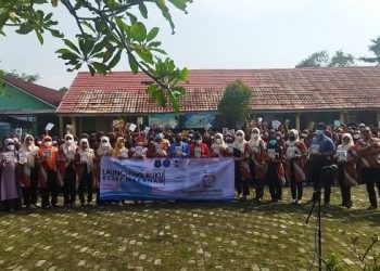 Kolaborasi dengan Australia, SMPN 2 Leuwisadeng Rilis Buku Resep Dwi Bahasa