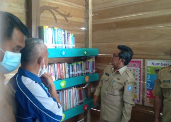 Mahasiswa Kampus BEM Polman Tumbuhkan Minat Baca Anak Lewat Perpustakaan Apung
