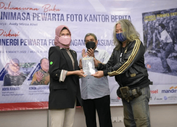 Mantan repoter Foto Antara Luncurkan buku Linimasa Pewarta Foto Kantor Berita