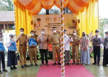 Peduli Pendidikan, Indomaret dan NU Care Beri Donasi Renovasi Perpustakaan