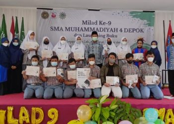 SMA 4 Muhammadyah Depok Meriahkan Milad ke-9 dengan Merilis Buku